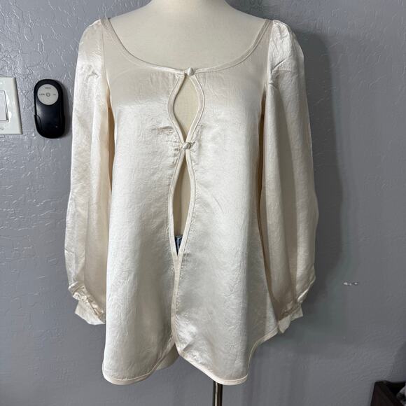 bübish Tops - NWT Bubish Luxe Penelope Blouse, Ivory 2